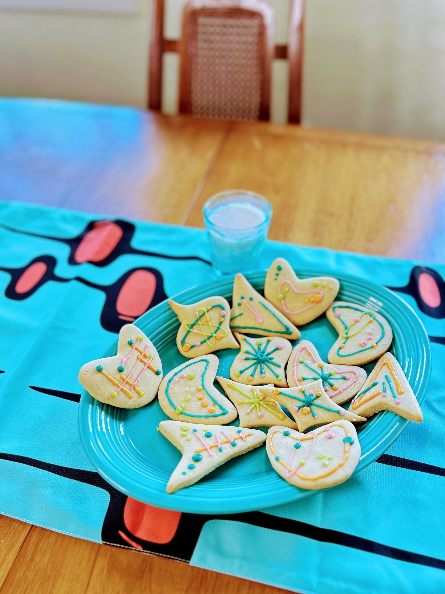 Retro Oven Mit 50s Kitchen Mid Century Modern MCM Pink Blue Vintage Cookie Cutters