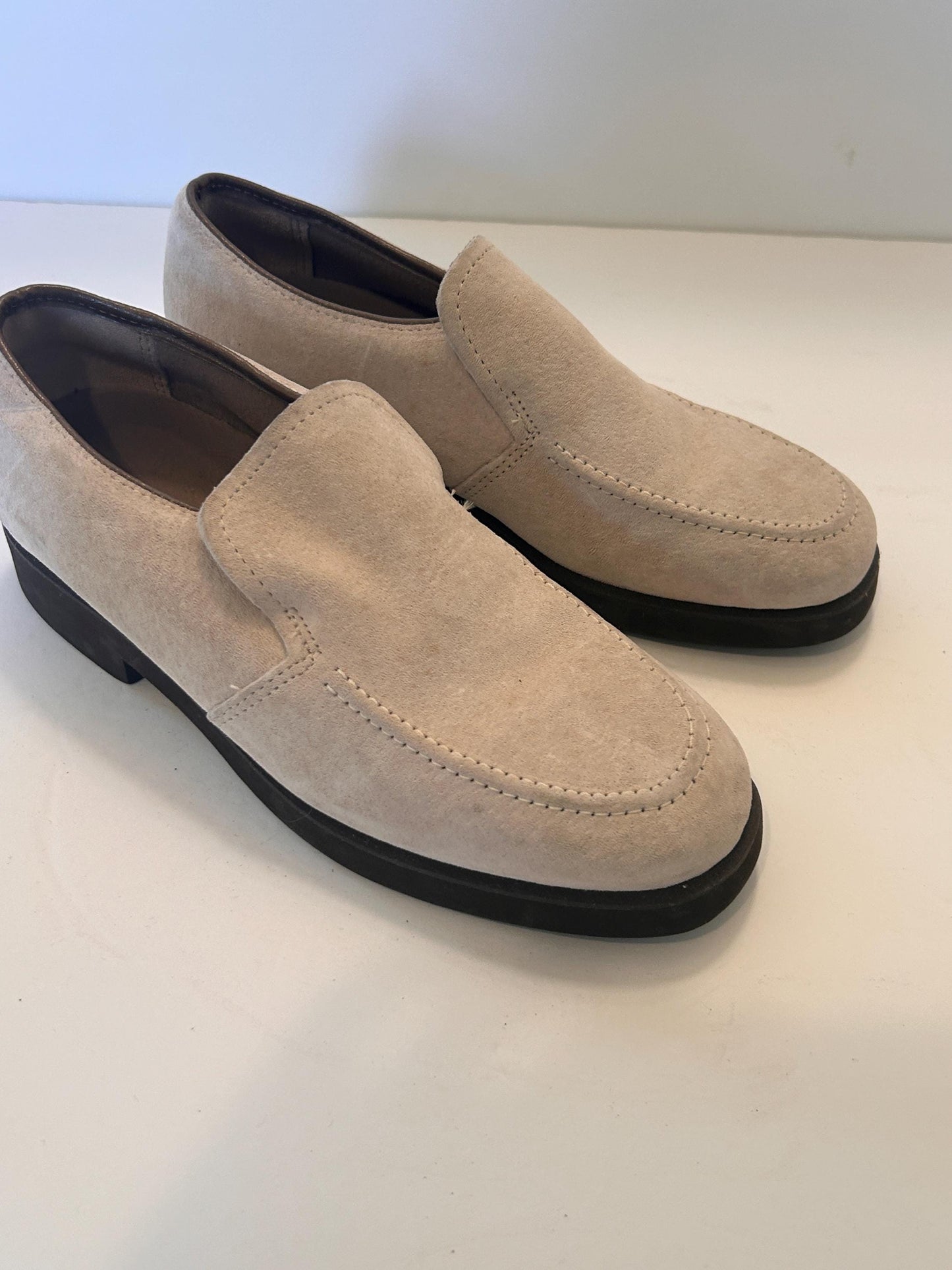 Hush Puppies Slip on Loafer Women Shoe Size 7 Beige Suede leather NEW