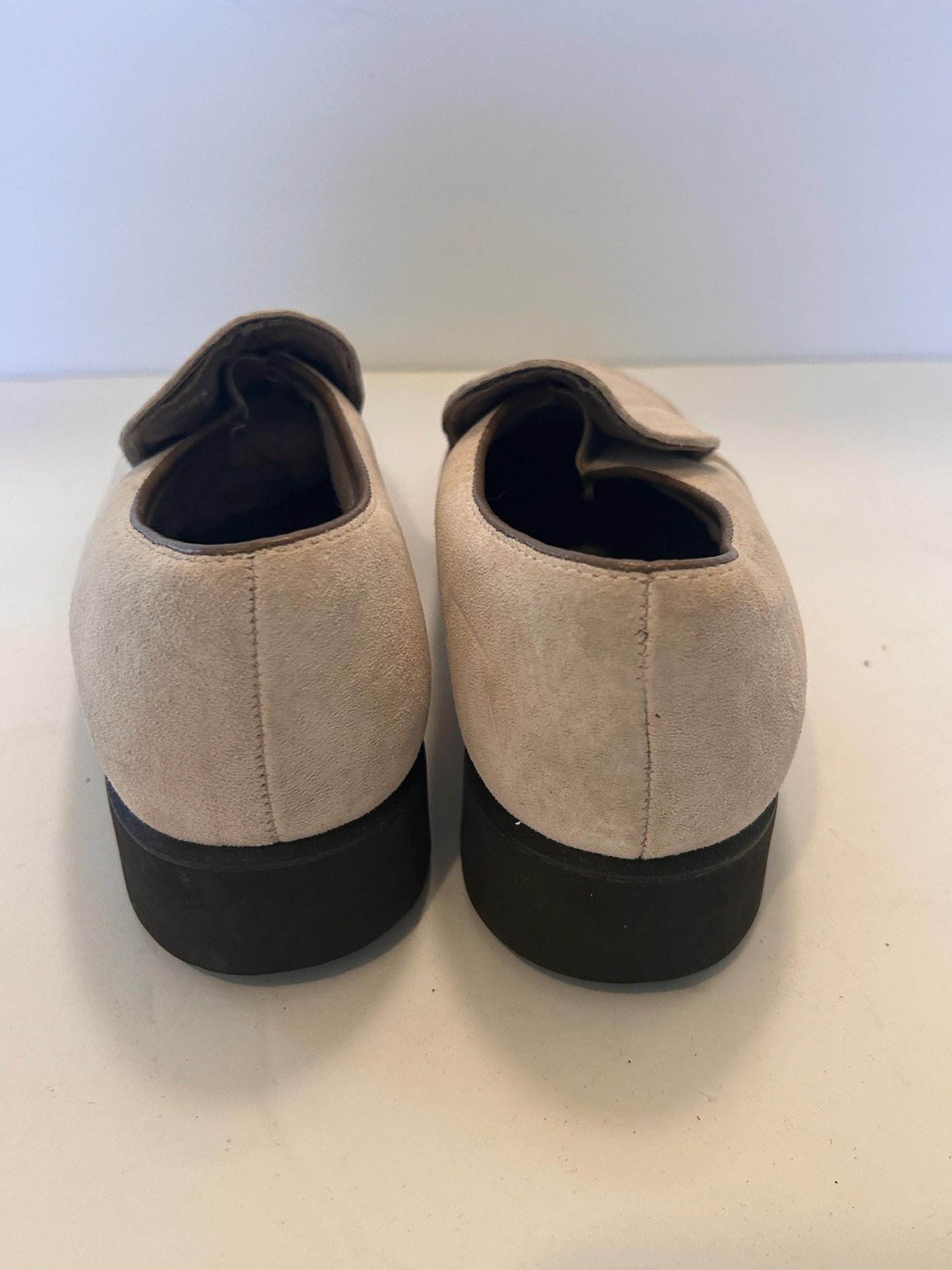 Hush Puppies Slip on Loafer Women Shoe Size 7 Beige Suede leather NEW