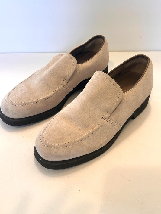 Hush Puppies Slip on Loafer Women Shoe Size 7 Beige Suede leather NEW