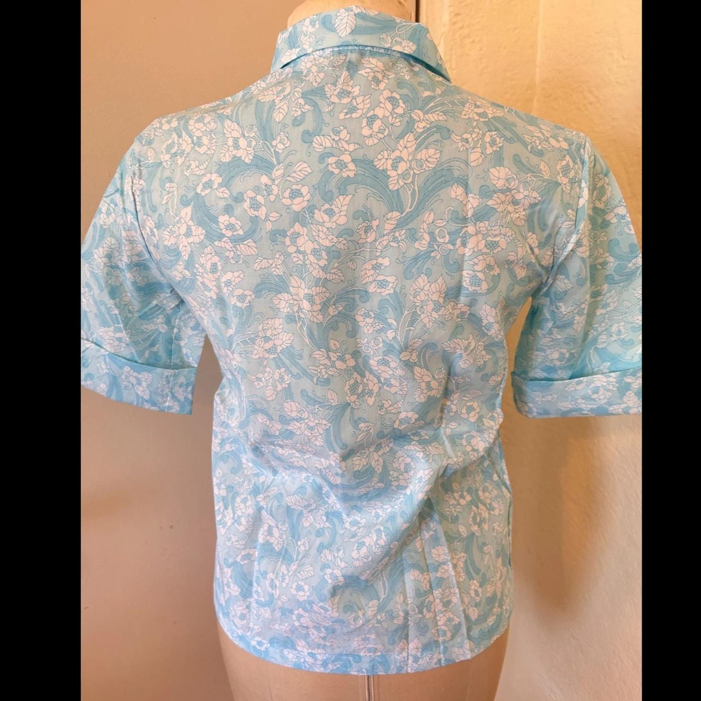 NEW Vintage 1960s Grants Blue Floral Button-Up Blouse With Cuff Sleeves Top